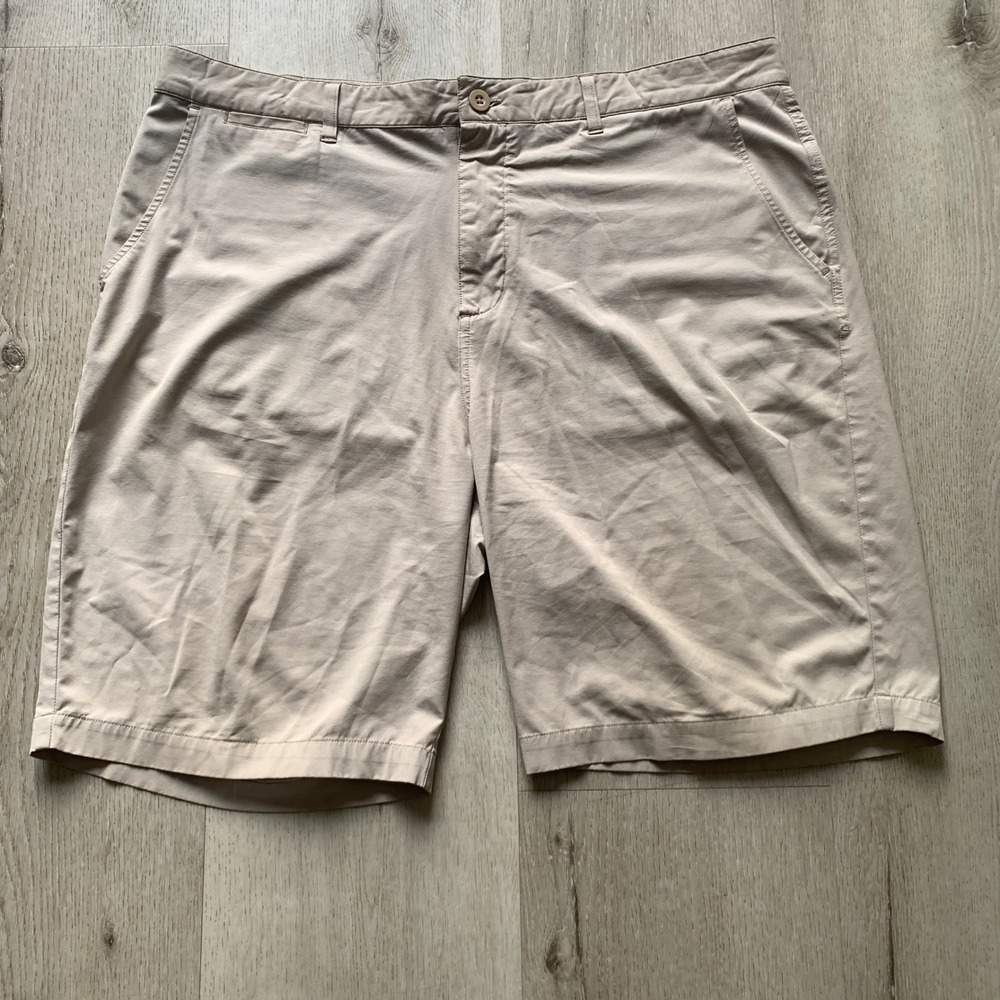 johnnie-O Men's Size 40 Tan Performance Chino Shorts Flat Front Casual Khaki